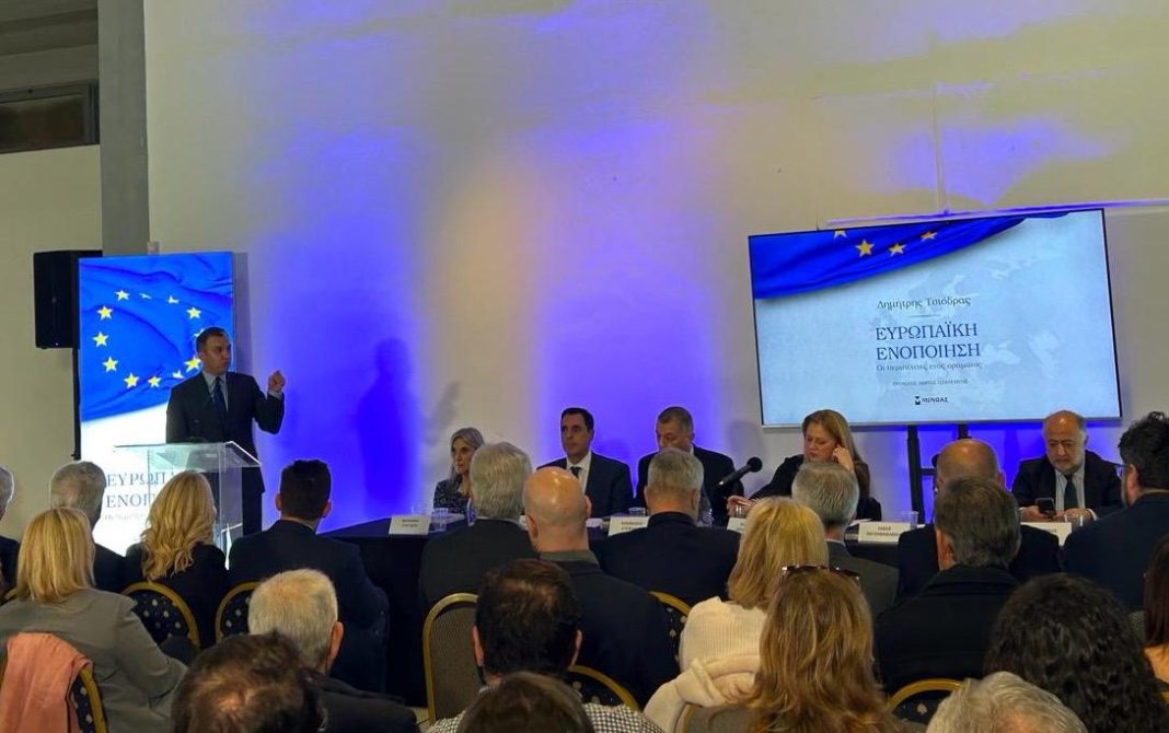 Ο Τάσος Χατζηβασιλείου στην παρουσίαση βιβλίου του Δ.Τσιόδρα