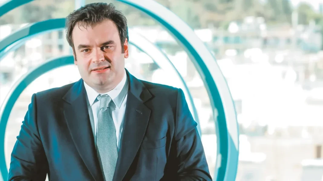 Κυριάκος Πιερρακάκης: Η ρήτρα διαφυγής για την ενέργεια αντιστοιχεί σε έργα 1,5 δισ. ευρώ την τριετία 26-28